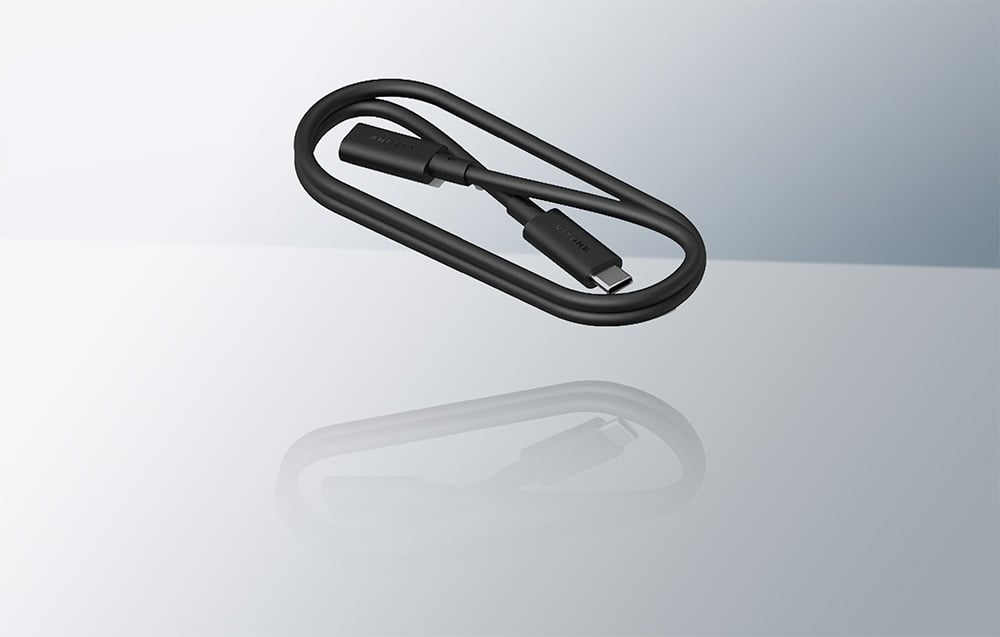Zwinięty czarny kabel USB-C marki VITURE z odbiciem na błyszczącej, jasnej powierzchni