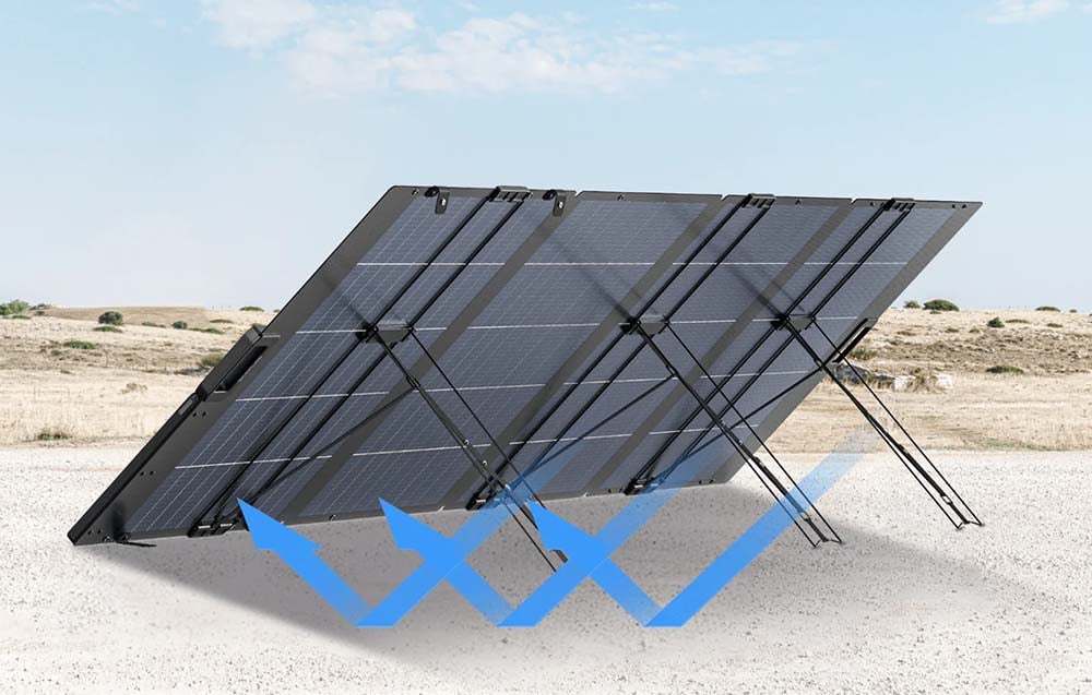 Photovoltaic panel set on light ground with blue arrows pointing to the cells