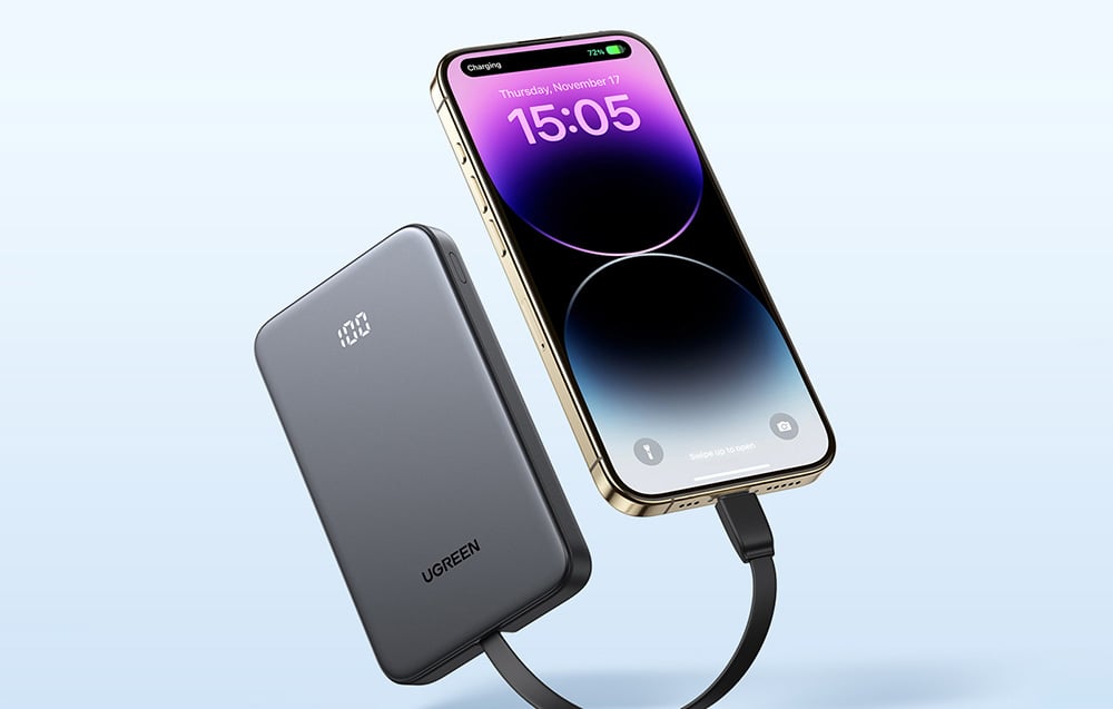 Ugreen power bank, amely integrált USB-C kábellel tölti az okostelefont.