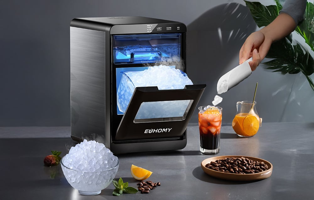 Euhomy ice cube maker on the table, next to drinks with ice cubes
