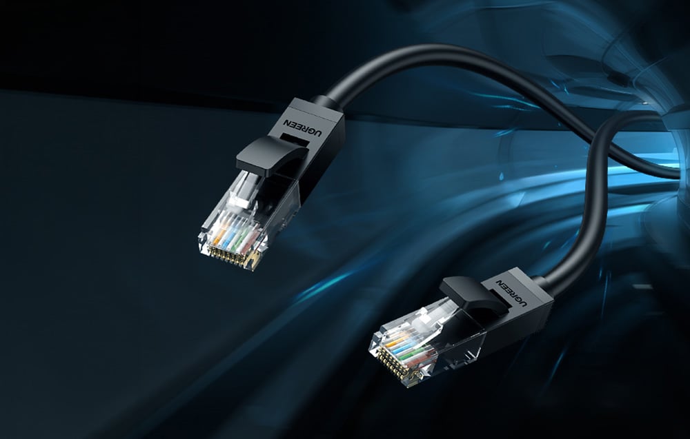 Kabel Ethernet Ugreen na ciemnym tle