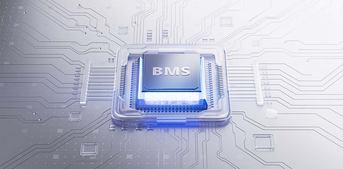 Srebrny mikroprocesor z napisem BMS umieszczony na płytce drukowanej ze ścieżkami elektronicznymi