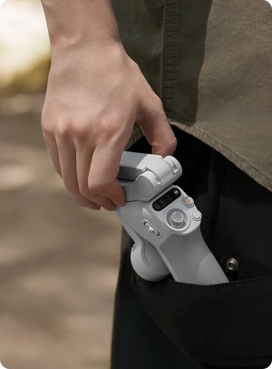 gimbal wyjmowany przez kogoś z torby