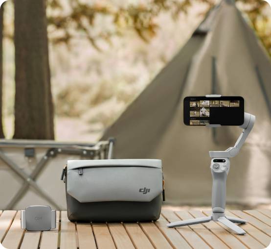 DJI Osmo Mobile SE z  telefonem i akcesoriami 